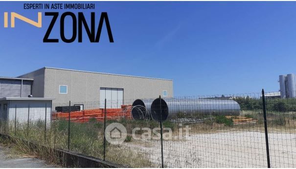 Capannone in commerciale in Strada Senza Nome