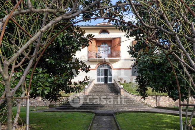 Villa in residenziale in 