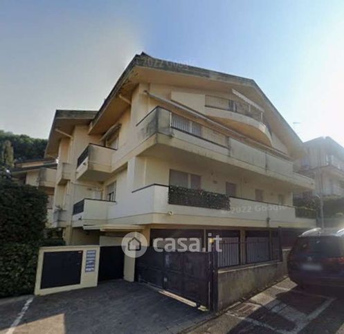 Casa bi/trifamiliare in residenziale in Viale Umbria