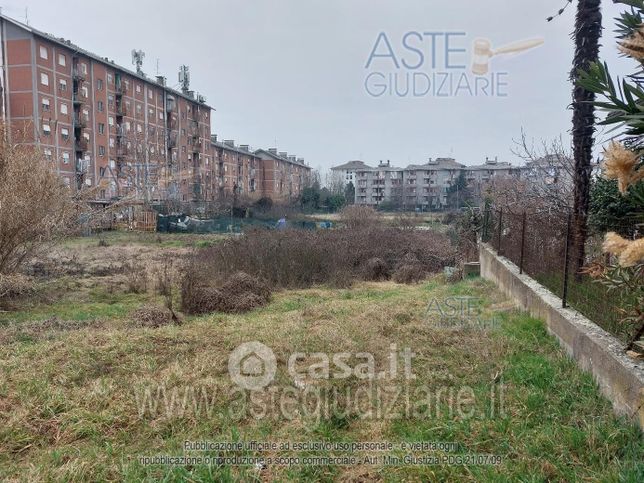 Terreno agricolo in commerciale in Via Tancredi Galimberti