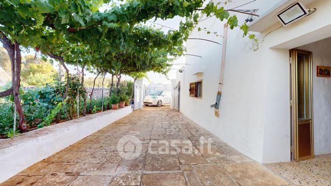 Rustico/casale in residenziale in Via Ostuni