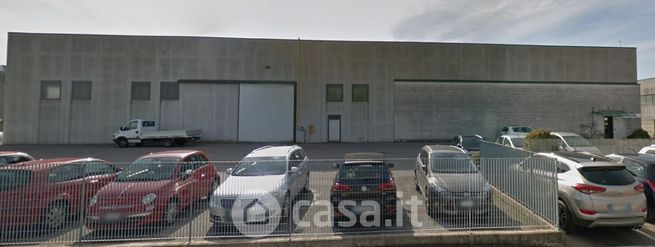 Capannone in commerciale in Via James Watt