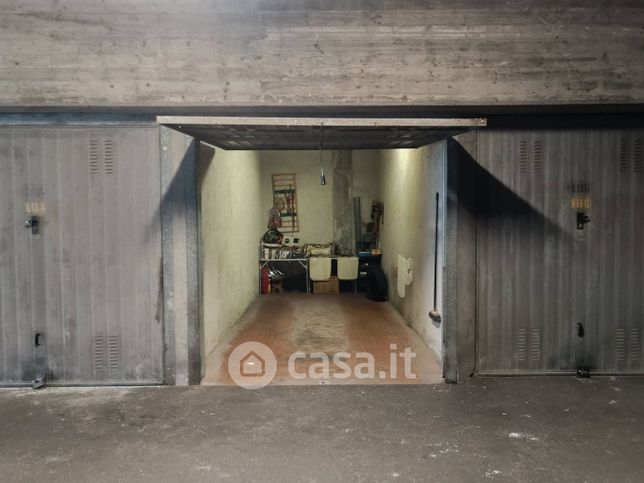 Box/posto auto in residenziale in Via Tommaso Grossi 3