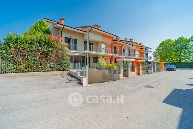 Villetta a schiera in residenziale in Via Aldo Viglione 48