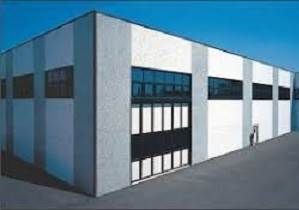 Capannone in commerciale in 