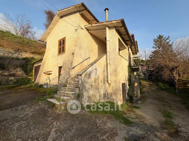 Casa bi/trifamiliare in residenziale in Strada Fossaccio 57