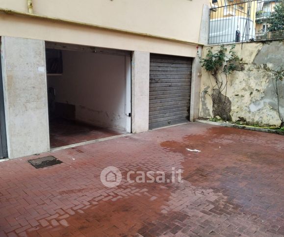 Box/posto auto in residenziale in Viale Carlo Tommaso Odescalchi 17