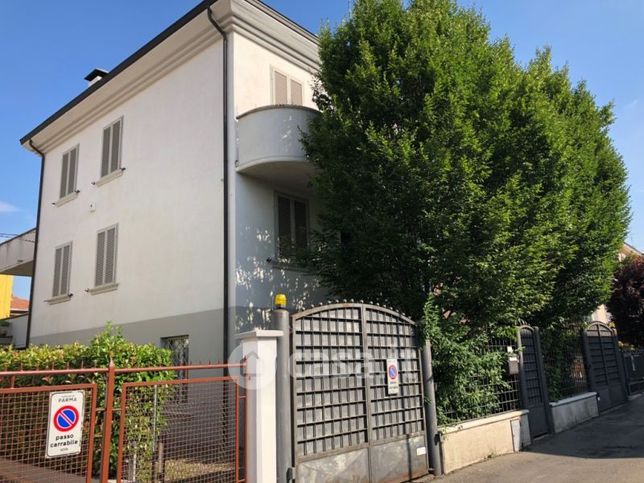 Villa in residenziale in Via Antonio Lombardini