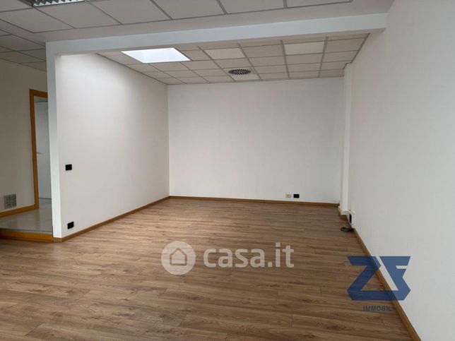 Ufficio in commerciale in Via per Salvatronda