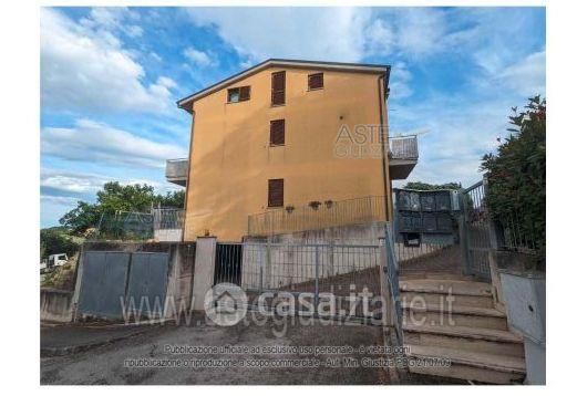 Garage/posto auto in residenziale in Via Francesco Baracca 26