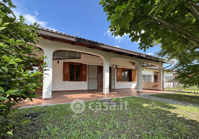 Villetta a schiera in residenziale in Via Ponte Chiusella 56