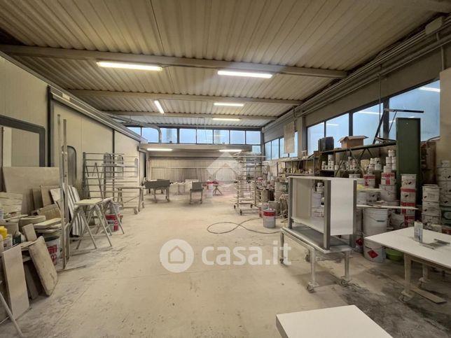Capannone in commerciale in Via San Giovanni Bosco 156