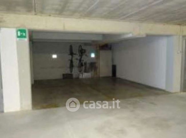 Box/posto auto in residenziale in Viale dei Gabbiani