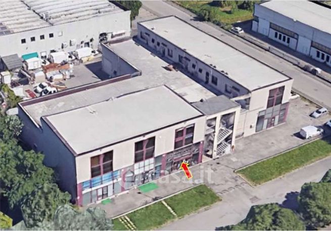 Ufficio in commerciale in Via Monti Urali 38