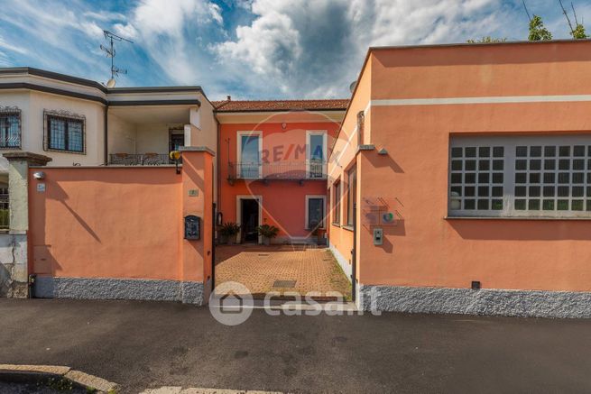 Ufficio in commerciale in Viale Sardegna 7