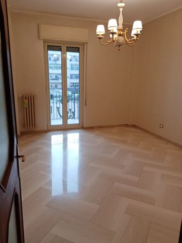 Ufficio in commerciale in Via Edmondo De Amicis