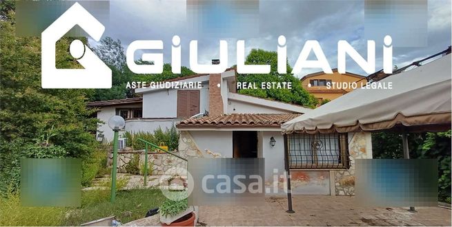 Villetta a schiera in residenziale in Via Giacomo Puccini 5