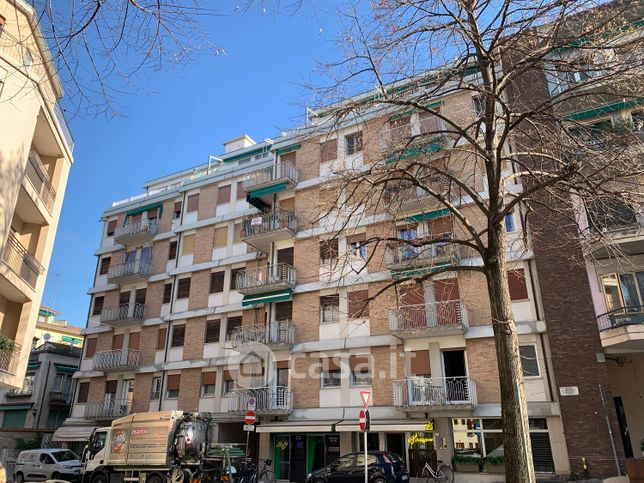 Ufficio in commerciale in Piazza Angelo Giustinian Recanati