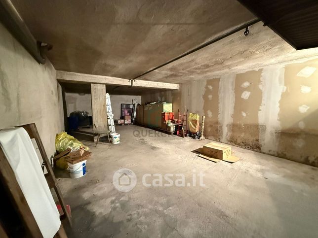 Box/posto auto in residenziale in Via Strà