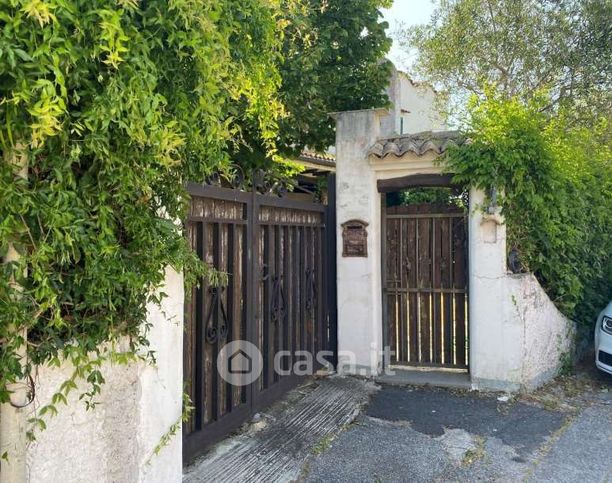 Casa bi/trifamiliare in residenziale in Via Campo di Carne 16