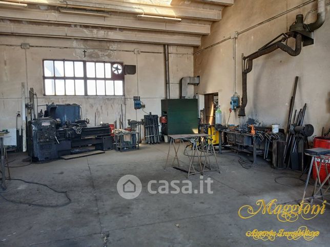 Capannone in commerciale in Via Dante Borelli