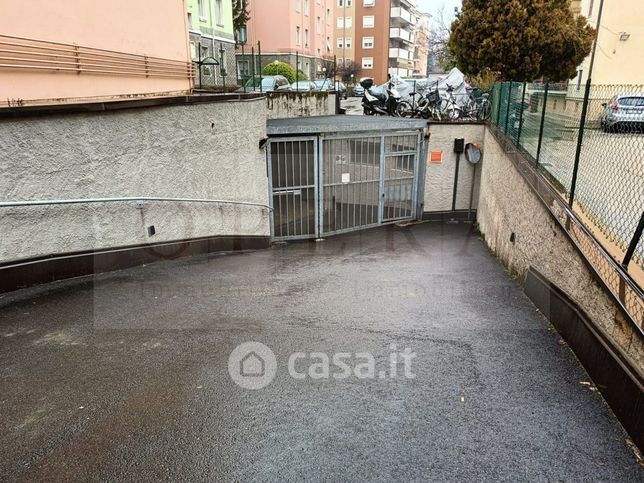 Box/posto auto in residenziale in Via Resia 101 a