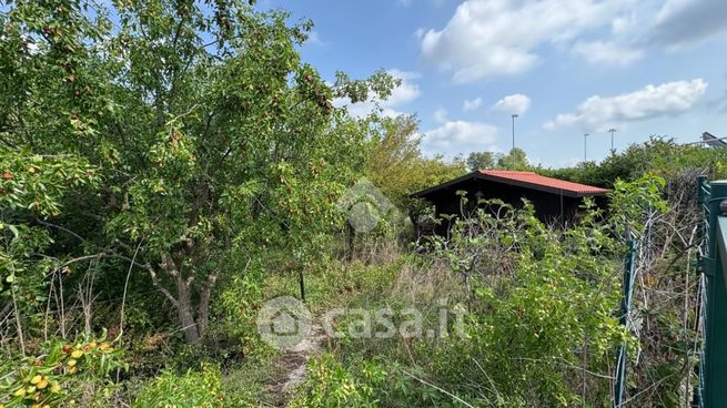 Terreno agricolo in commerciale in Via Desio 17