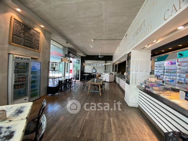 Attivitã /licenza (con o senza mura) in commerciale in Via di Castel Romano