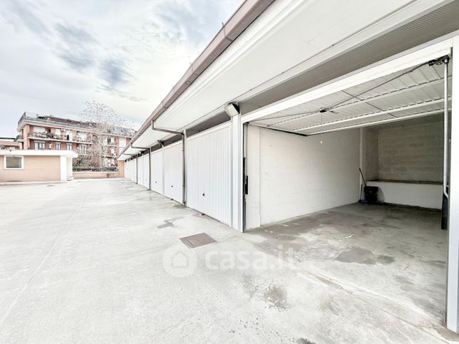 Box/posto auto in residenziale in Via Castore Durante 51
