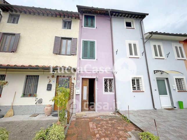 Villetta a schiera in residenziale in Via dei Guerri 55012