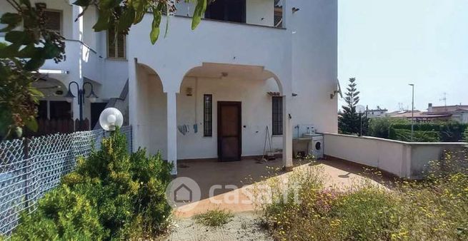 Villetta a schiera in residenziale in Via del Pettirosso 80
