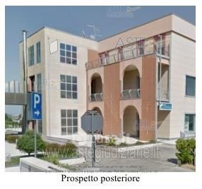 Ufficio in commerciale in 