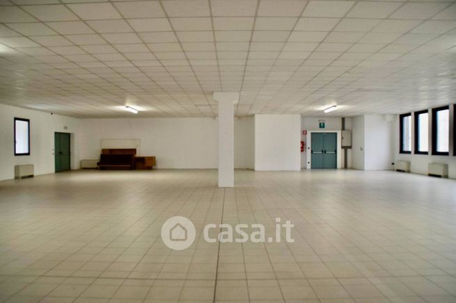 Ufficio in commerciale in Via Giotto 25