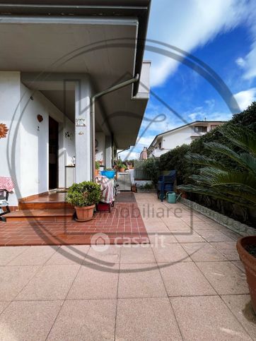 Casa bi/trifamiliare in residenziale in Via Butterfly 24