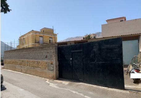 Capannone in commerciale in Via Lipari