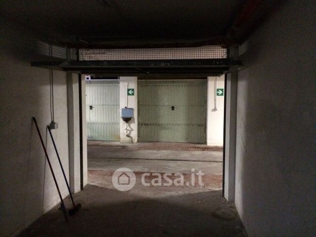 Box/posto auto in residenziale in Via Francesco Carnelutti 2
