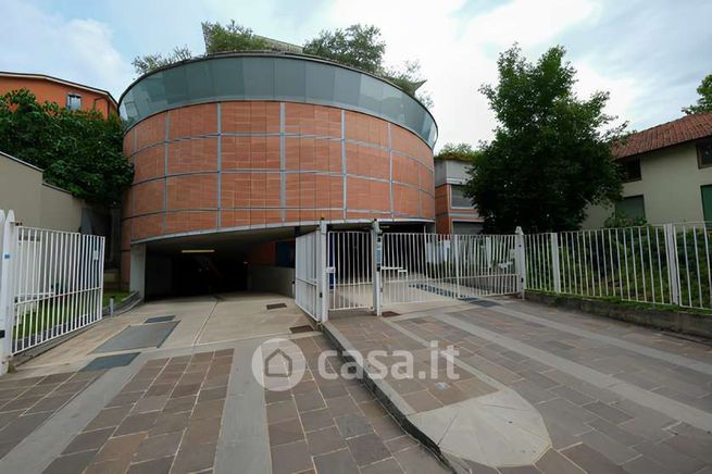 Box/posto auto in residenziale in Viale Monza 212