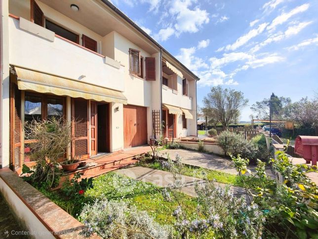 Villetta a schiera in residenziale in Viale dei Pini