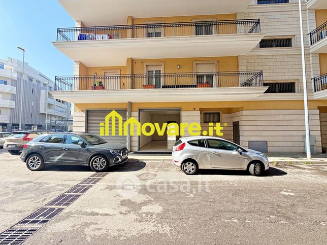 Negozio/locale commerciale in commerciale in Via Masaccio 3