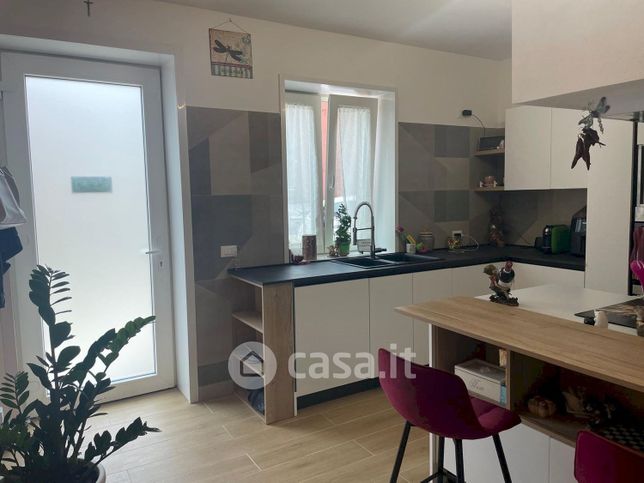 Casa bi/trifamiliare in residenziale in