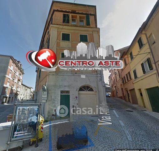 Box/posto auto in residenziale in Via Pompeiana