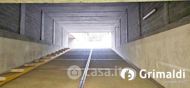 Box/posto auto in residenziale in Via Alfonso Capecelatro 72