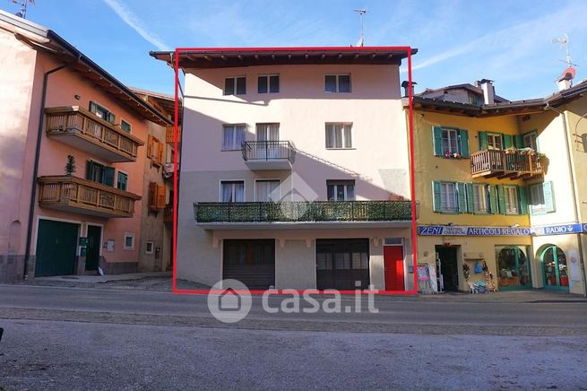 Casa bi/trifamiliare in residenziale in Via Trento 10