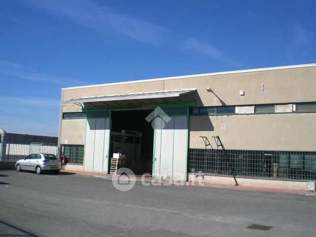 Capannone in commerciale in Via Variante di Cancelliera 8