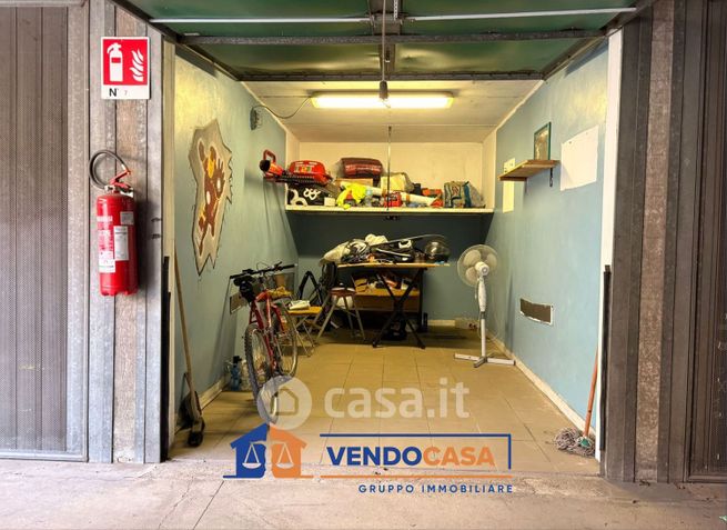 Box/posto auto in residenziale in Strada Pasubio 38