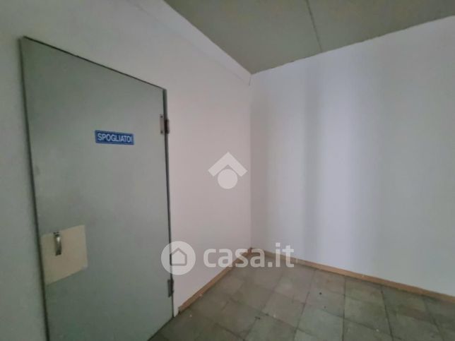 Capannone in commerciale in Via Val Lerone 21