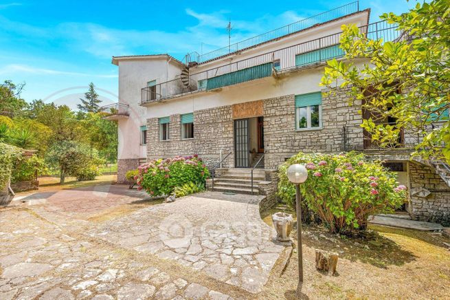 Villa in residenziale in Corso della Repubblica