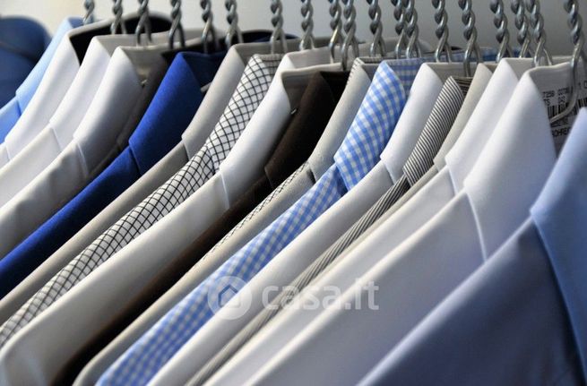 Attivitã /licenza (con o senza mura) in commerciale in Via Camillo Benso Conte di Cavour