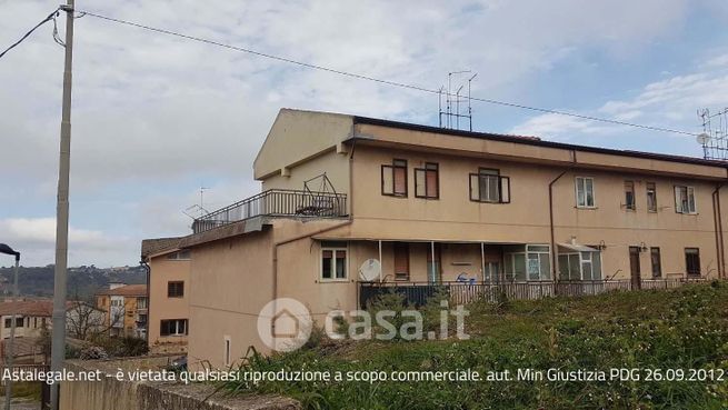 Casa indipendente in residenziale in Via Francesco Petrarca 73