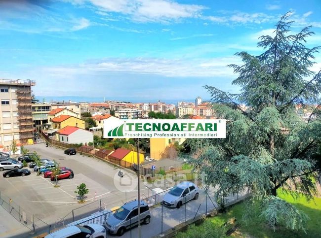Appartamento in residenziale in Via Luciano Romagnoli
